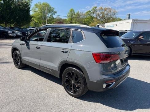 Used 2024 Volkswagen Taos SE w/ Panoramic Sunroof Package image 3