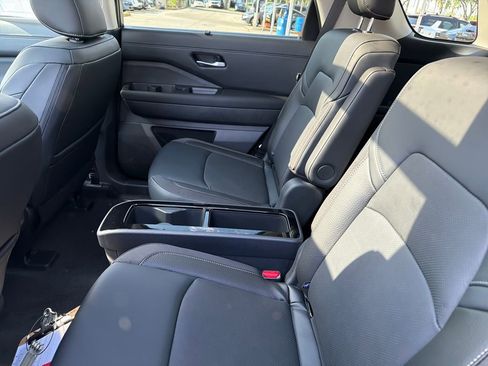 New 2026 Nissan Pathfinder SL w/ SL Premium Package FWD image 30