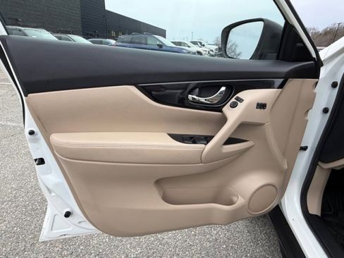 Used 2020 Nissan Rogue SL w/ Premium Package image 21