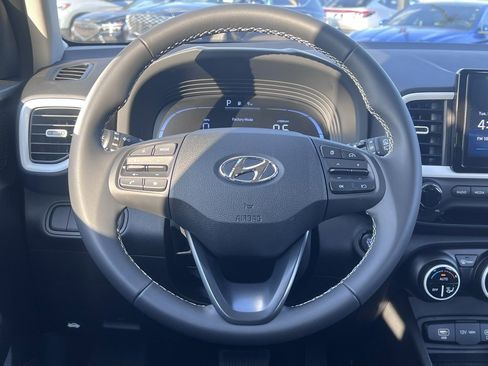 New 2025 Hyundai Venue Limited image 16