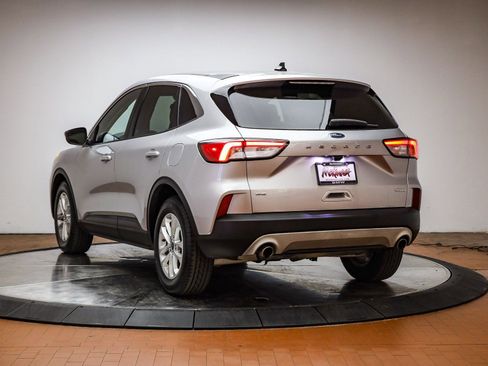 Used 2020 Ford Escape SE image 4