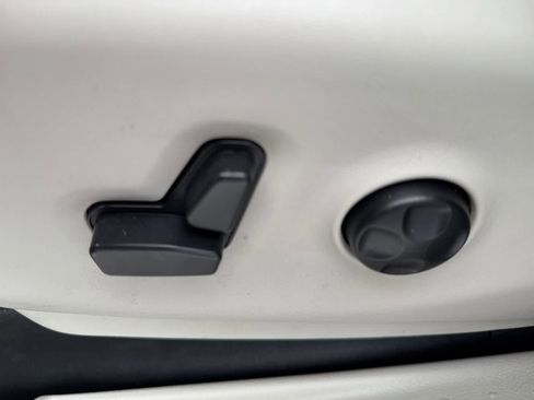 Used 2019 Chrysler Pacifica Limited image 18