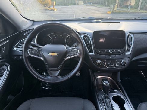 Used 2017 Chevrolet Malibu LT image 16