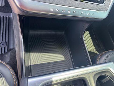 Used 2025 Ford Expedition Tremor AWD/4WD image 31