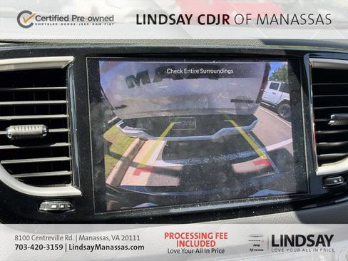 Used 2023 Chrysler Pacifica Touring-L FWD image 12