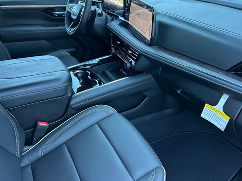 New 2026 Chevrolet Suburban Premier image 17