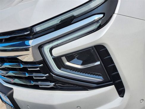 New 2025 Chevrolet Suburban Premier image 13