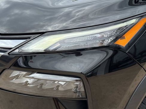 Used 2024 Nissan Rogue SV AWD/4WD image 9