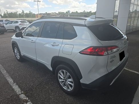 Used 2022 Toyota Corolla Cross LE image 3
