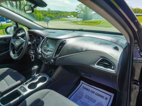 Used 2017 Chevrolet Cruze LT FWD image 25