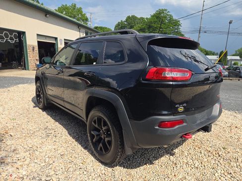 Used 2016 Jeep Cherokee Trailhawk w/ Leather Interior Group AWD/4WD image 4