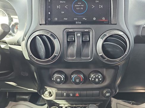 Used 2018 Jeep Wrangler Sport image 29