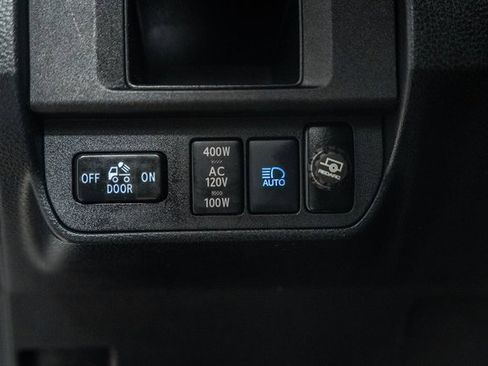 Used 2018 Toyota Tacoma TRD Off-Road image 39