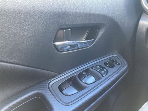 Used 2022 Nissan Versa SV image 11