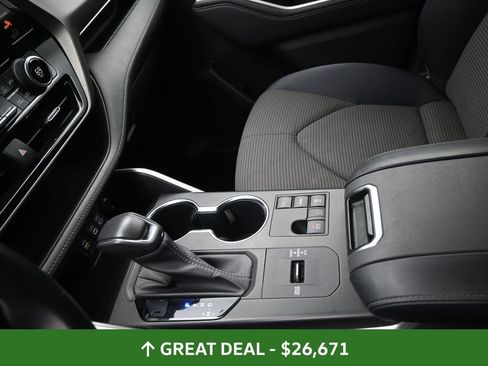 Used 2023 Toyota Highlander LE image 22