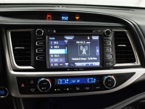 Used 2019 Toyota Highlander SE FWD image 15