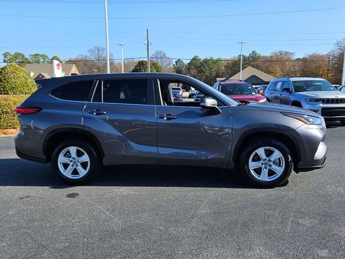 Certified 2023 Toyota Highlander L image 15