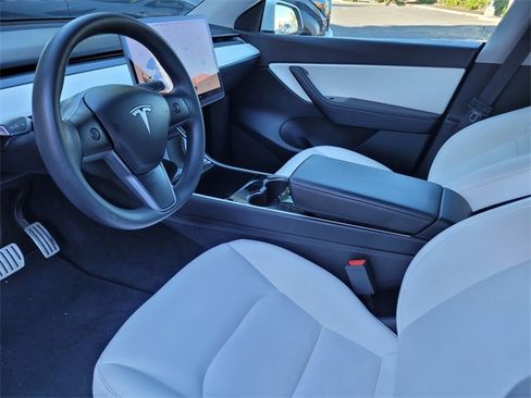 Used 2020 Tesla Model Y Performance image 12