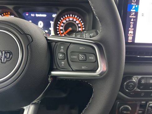 New 2026 Jeep Wrangler Unlimited Sahara AWD/4WD image 32