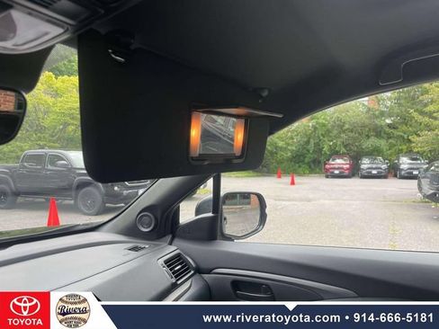Used 2022 Honda Pilot TrailSport image 35