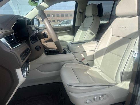 Used 2024 GMC Yukon Denali w/ Advanced Technology Package image 18