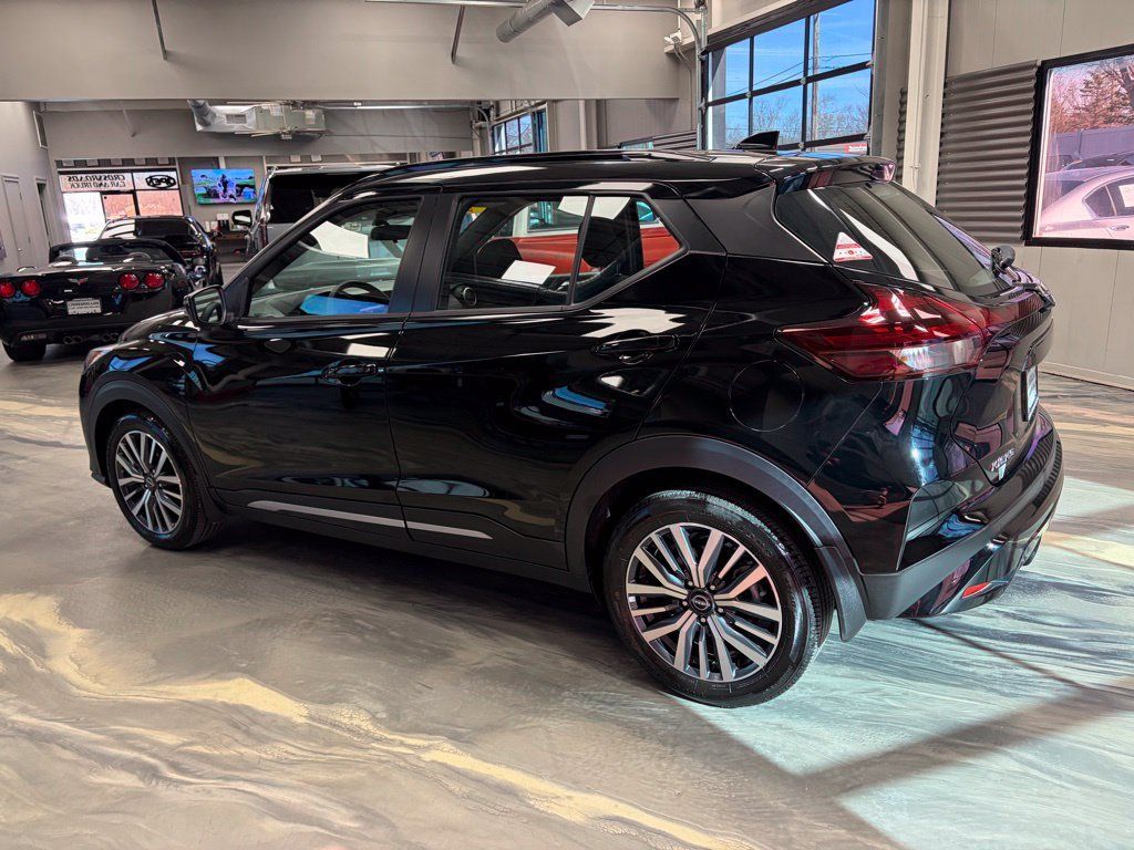 Used 2023 Nissan Kicks SR FWD image 33