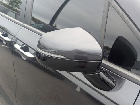 Used 2024 Kia Carnival EX FWD image 10