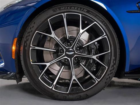 Used 2025 Aston Martin V8 Vantage Coupe image 4