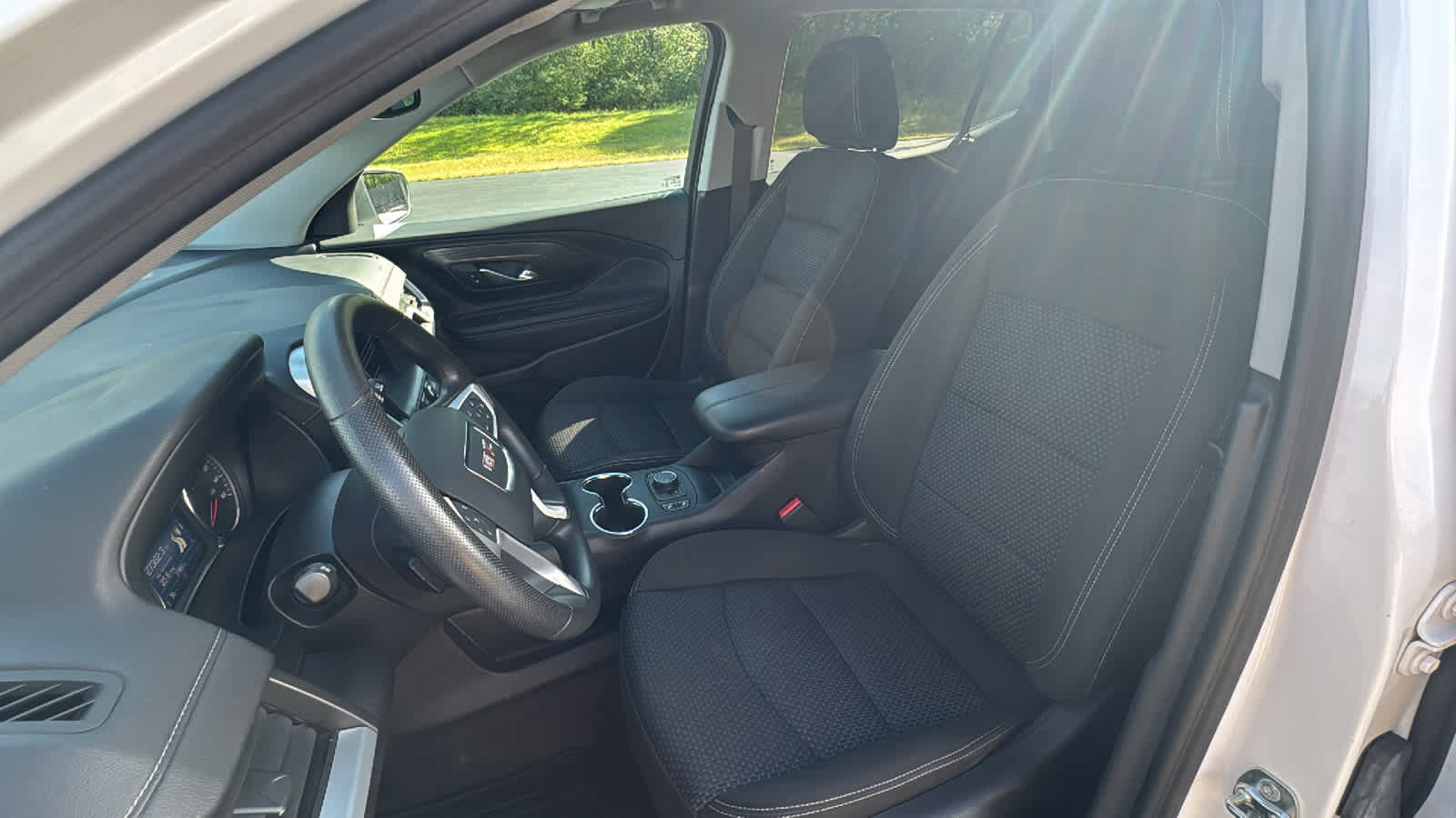 Used 2024 GMC Terrain SLE w/ Driver Convenience Package AWD/4WD image 8
