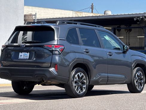 Used 2025 Subaru Forester Premium AWD/4WD image 6