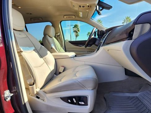 Used 2017 Cadillac Escalade 2WD image 24