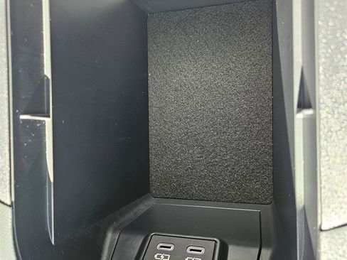 Used 2025 Toyota RAV4 XLE image 27