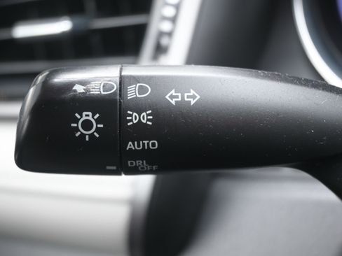 Used 2020 Toyota Camry SE image 28