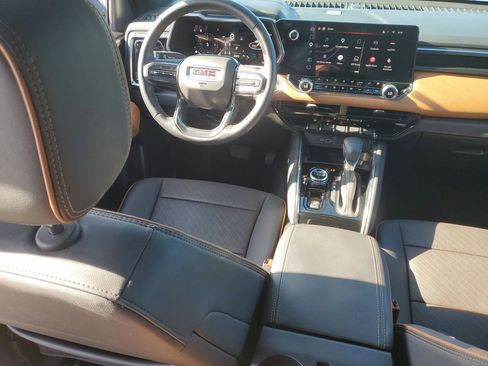 Used 2025 GMC Canyon AT4 w/ Technology Plus Package AWD/4WD image 17