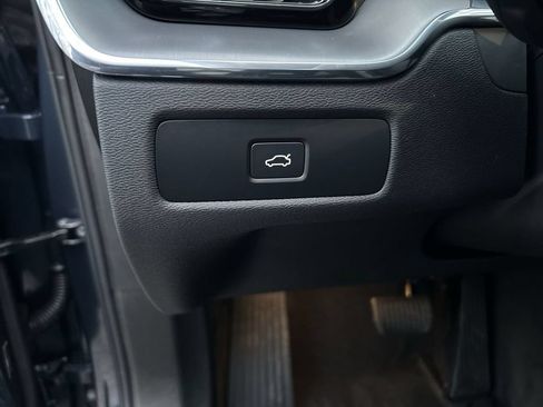 Used 2024 Volvo XC60 B5 Core w/ Protection Package Premier AWD/4WD image 17