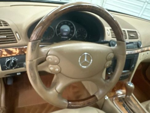 Used 2009 Mercedes-Benz E 350 Sedan image 20