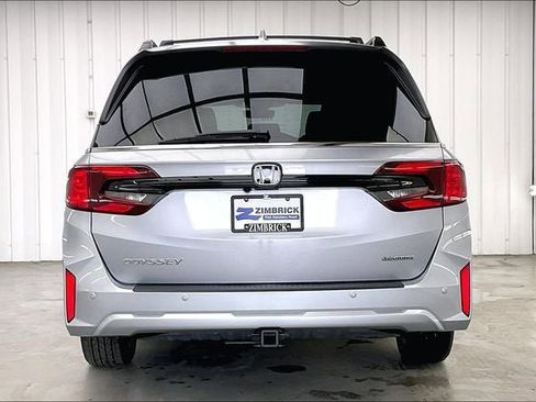 New 2026 Honda Odyssey Touring image 4