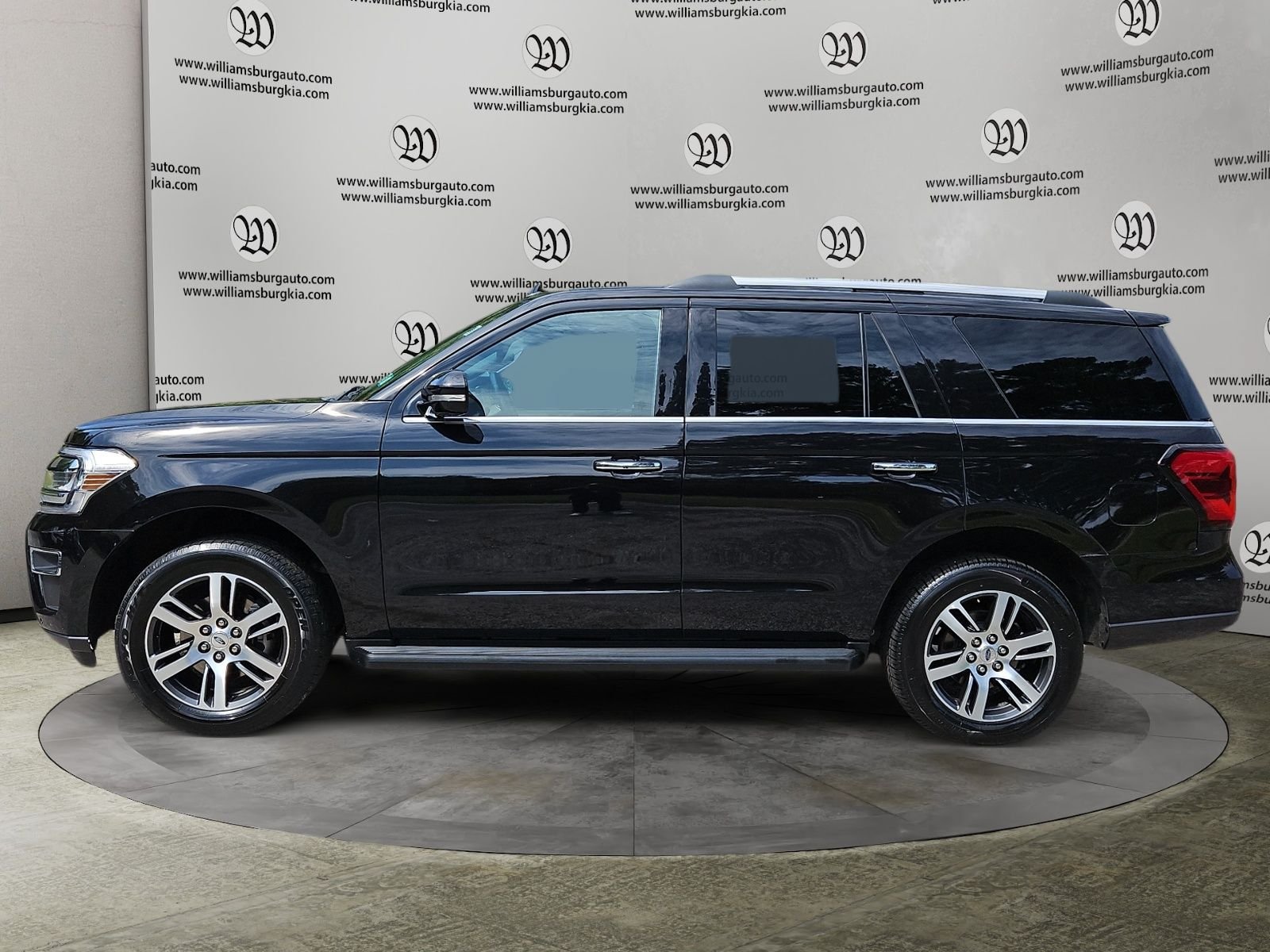 Used 2024 Ford Expedition Limited AWD/4WD image 2