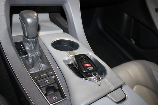 Used 2019 Toyota Avalon Limited w/ All Weather Liner Package FWD image 20