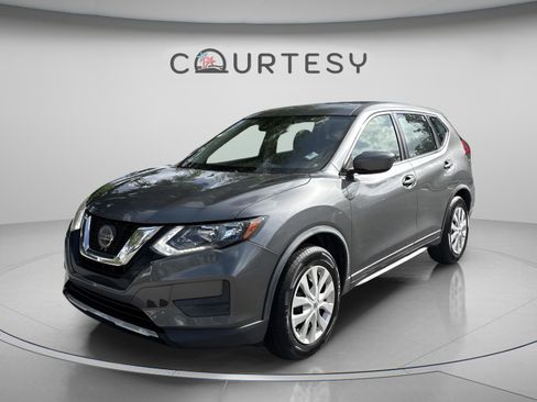 Used 2020 Nissan Rogue S FWD image 2