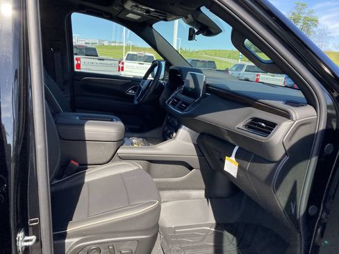 Used 2024 Chevrolet Tahoe Premier w/ Premium Package AWD/4WD image 13