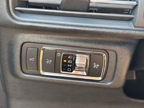 Used 2023 Lincoln Corsair AWD image 30