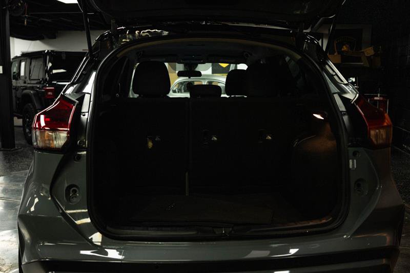 Used 2024 Nissan Kicks SV FWD image 7