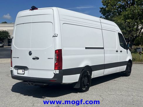 Used 2025 Mercedes-Benz Sprinter 2500 image 3