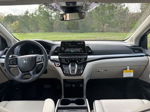 New 2026 Honda Odyssey Touring image 14