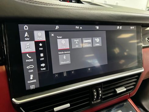 Used 2019 Porsche Cayenne S image 16