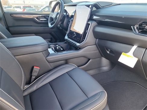 New 2026 GMC Yukon XL Elevation image 18