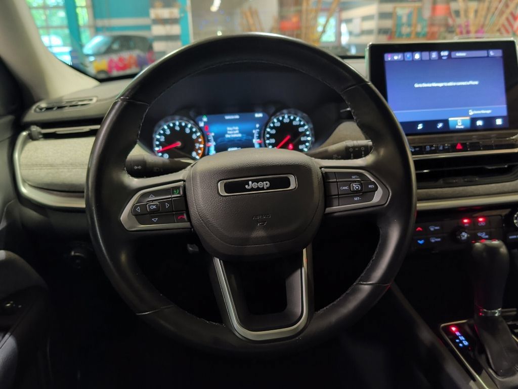 Used 2022 Jeep Compass Latitude AWD/4WD image 12