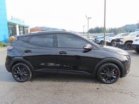 Used 2023 Chevrolet Bolt EUV LT w/ Redline Edition image 9