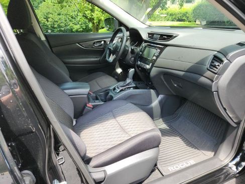 Used 2019 Nissan Rogue SV w/ Premium Package AWD/4WD image 10